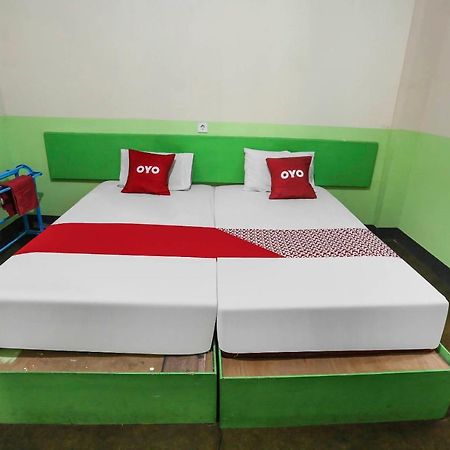 Oyo 90825 Hotel Lizha 2 Samarinda Buitenkant foto
