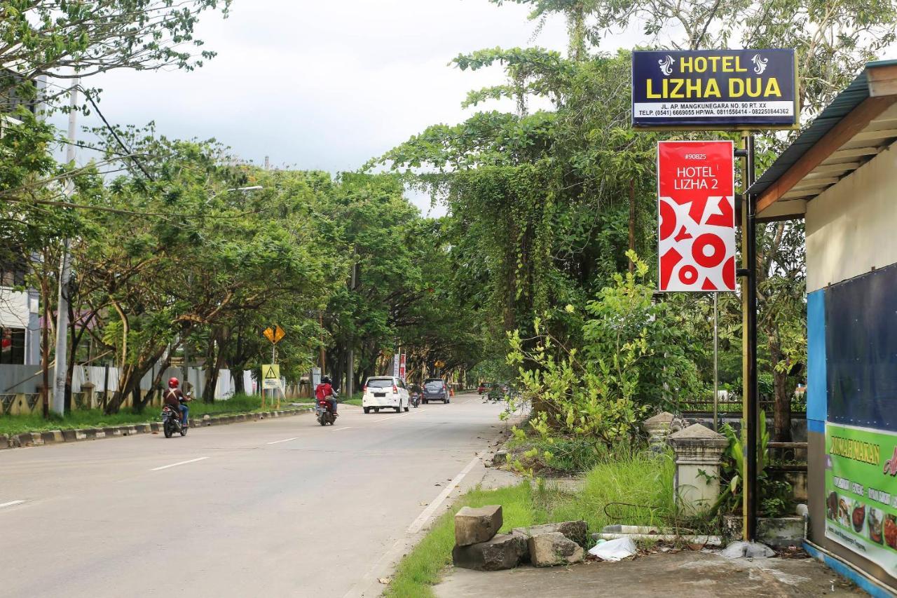 Oyo 90825 Hotel Lizha 2 Samarinda Buitenkant foto