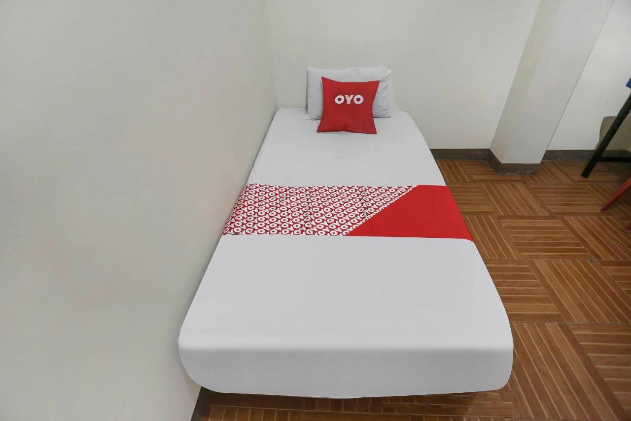 Oyo 90825 Hotel Lizha 2 Samarinda Buitenkant foto